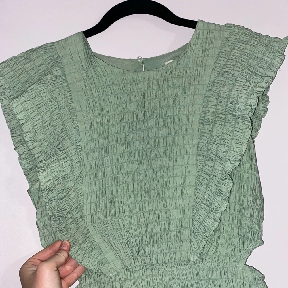 Day+Moon Green Smocked Textured Ruffle Dress - Picture 5 of 11